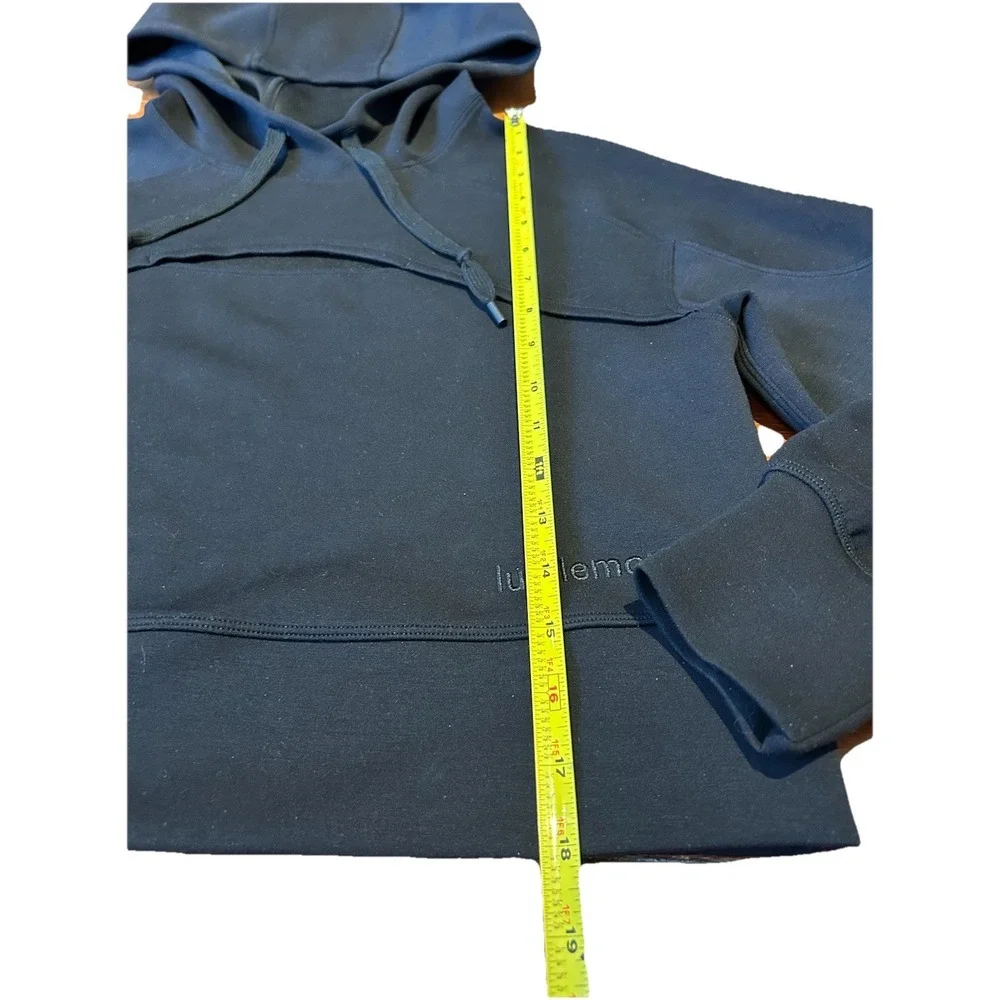Lululemon Get Centered Cropped Hoodie Lululemon‎ Spellout Logo Size 6 Black
